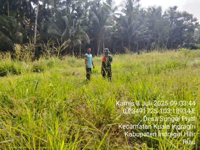 Patroli dan Sosialisasi Babinsa: Meningkatkan Kesadaran Masyarakat untuk Cegah Karhutla di Sungai Piyai