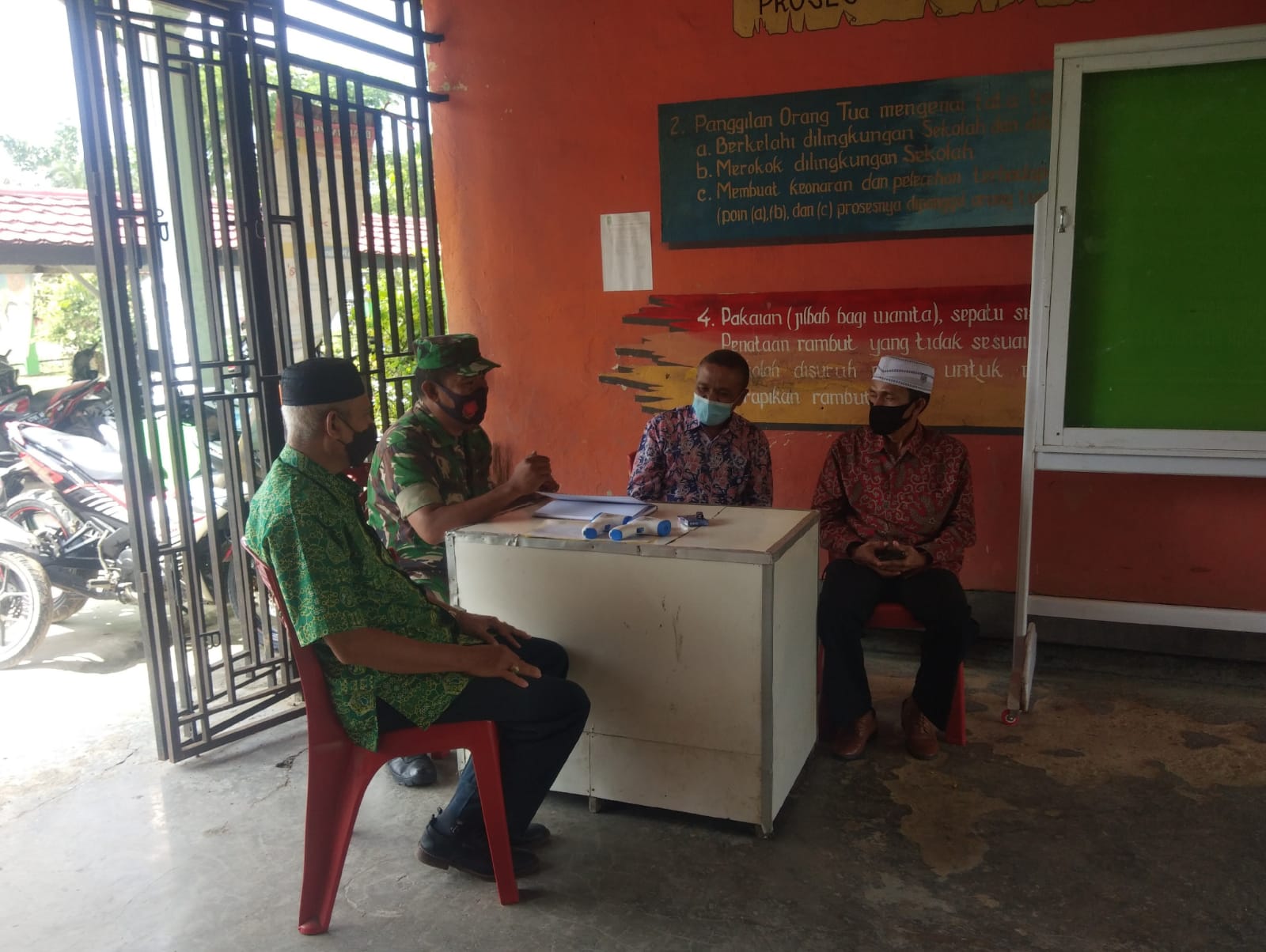 Peltu Doni Akmal Aktif Lakukan Komsos Bersama Masyarakat Setempat