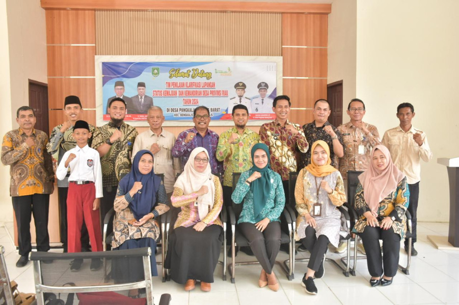 Plt Kadis PMD Bengkalis Dampingi Tim Klarifikasi Lapangan Status Kemajuan dan Kemandirian Desa Provinsi Riau Di Pangkalan Batang Barat Plt Kadis PMD Bengkalis Dampingi Tim Klarifikasi Lapangan Status Kemajuan dan Kemandirian Desa Provinsi Riau Di Pangkalan Batang Barat