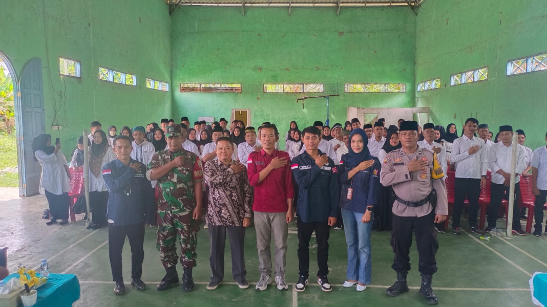Tingkatkan Keamanan dan Kenyamanan, Babinsa Selensen Hadiri Pelantikan Anggota KPPS