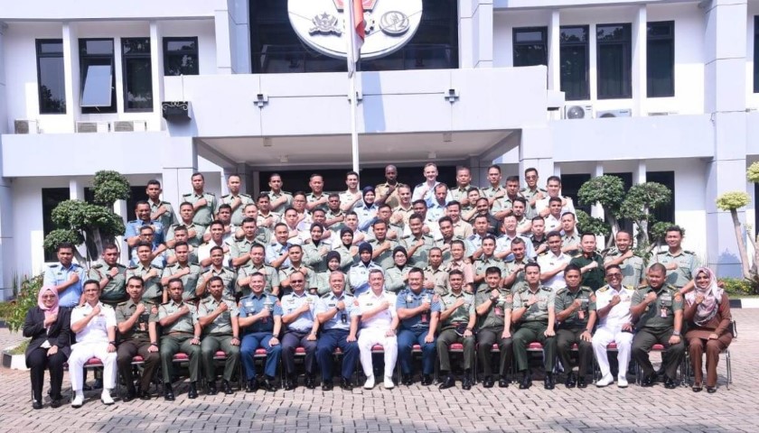 Kapuskersin TNI Terima Kunjungan Siswa MCSC Malaysia