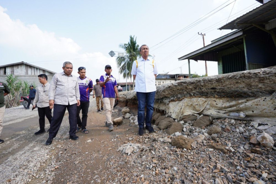 Sudah 3 Kali Diperbaiki, Jalan Amblas di Kempas Inhil Bakal Dibangun Jembatan