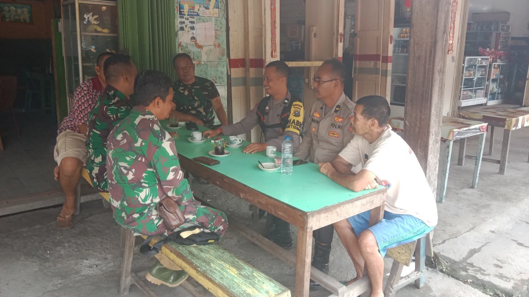 Jalin Kedekatan, Babinsa Koramil 05/Gas Kopda Umar Nasution Komsos Dengan Warga Binaan