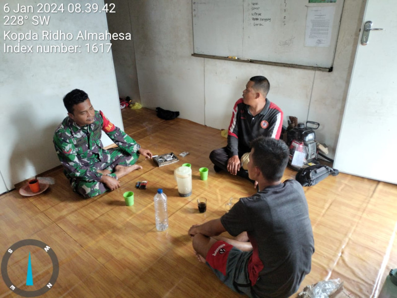 Babinsa Koramil 05/Gas Kopda Ridho laksanakan Giat Komsos Bersama Warga Desa Gembira