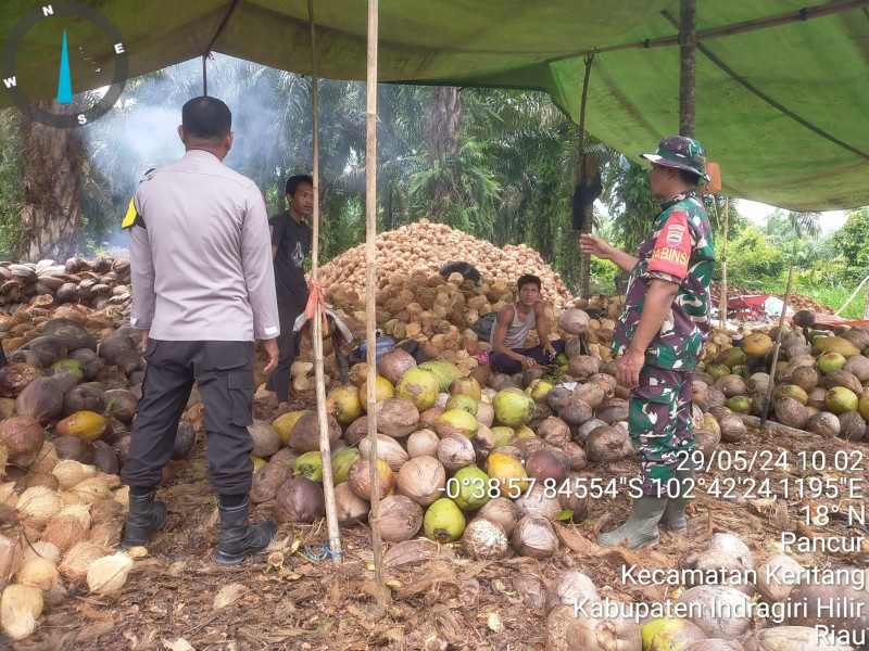 Babinsa Koramil 09/Kmg Lakukan Stop Karhutla di Binaan