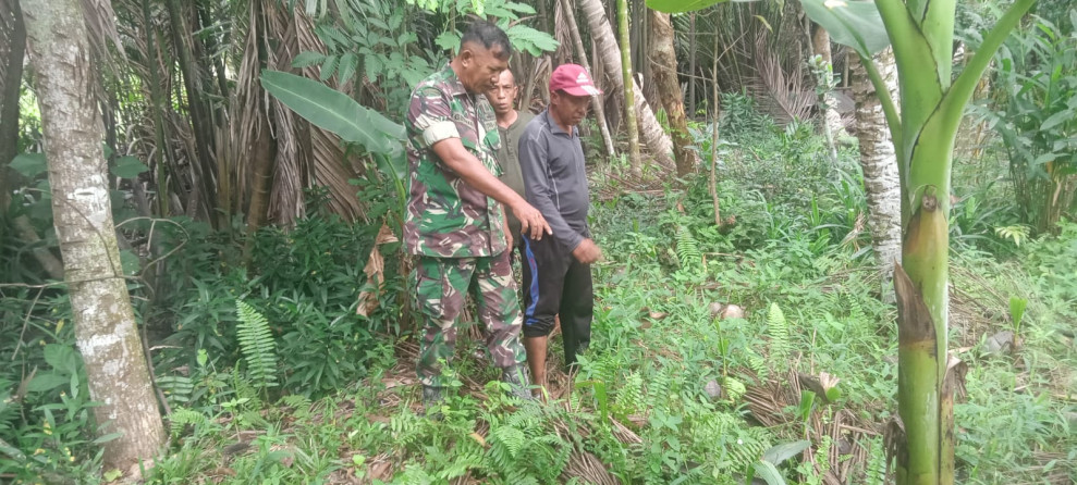 Guna Cegah Kebakaran Karhutla, Babinsa Koramil 09/Kemuning Ajak Masyarakat Patroli Rutin