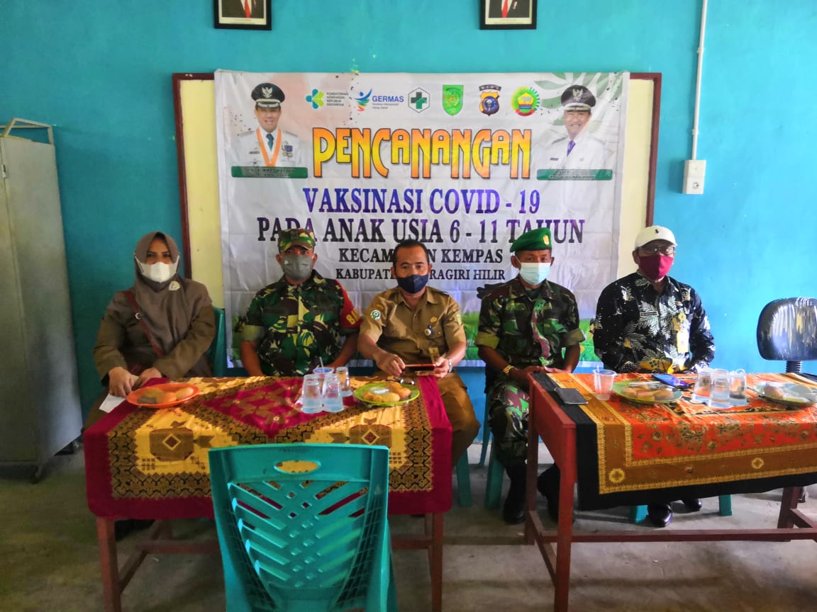 Danramil 03/Tempuling Monitoring Langsung Vaksin Usia 6 Sampai 11 Tahun di Kempas Jaya