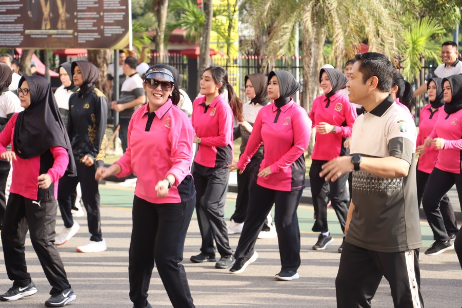 Jaga Kesehatan Tubuh, Polresta Barelang Laksanakan Olahraga Bersama Bhayangkari Jaga Kesehatan Tubuh, Polresta Barelang Laksanakan Olahraga Bersama Bhayangkari
