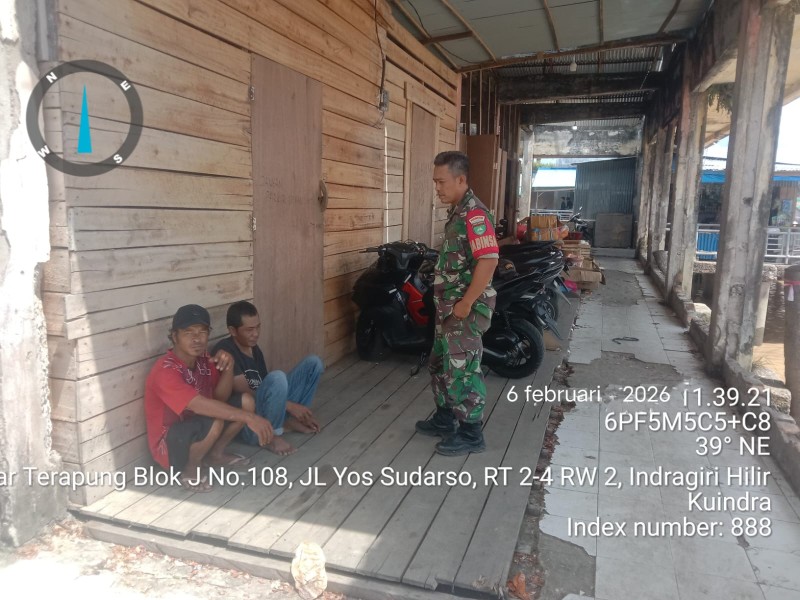 Dalam Komsosnya, Babinsa Koramil 04/Kuindra Ingatkan Warga untuk Bersama-sama Menjaga Ketertiban Umum