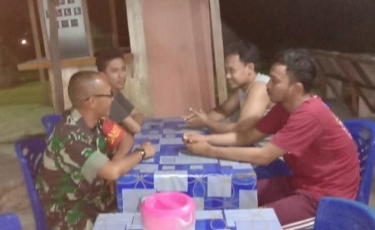 Kedekatan Babinsa 03/Tpl Dengan Pemuda Desa Binaan, Menjadikan Hubungan Babinsa Dan Pemuda Semakin Solid
