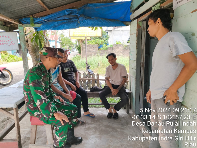 Babinsa Koramil 03/Tpl Laksanakan Komsos Pilkada Serentak 2024 Guna Wujudkan Suasana Aman dan Damai