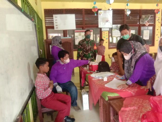 Babinsa 03/Tempuling Intens Pantau Vaksinasi Anak Sekolah Dasar