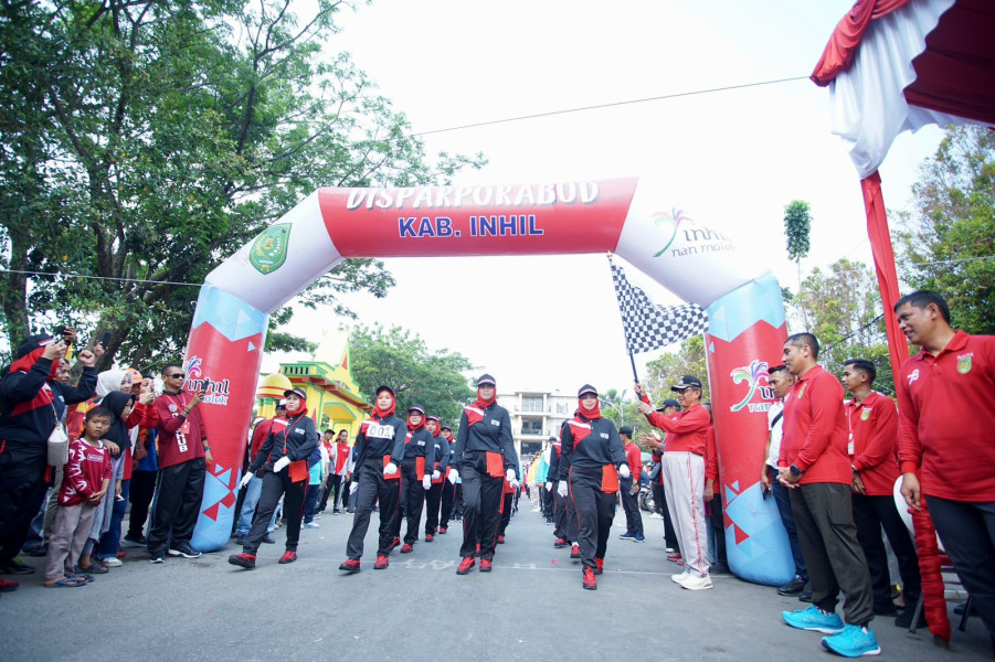 Semarak HUT RI ke 78, Bupati HM Wardan Lepas Peserta Tri Lomba Juang dan Carnaval