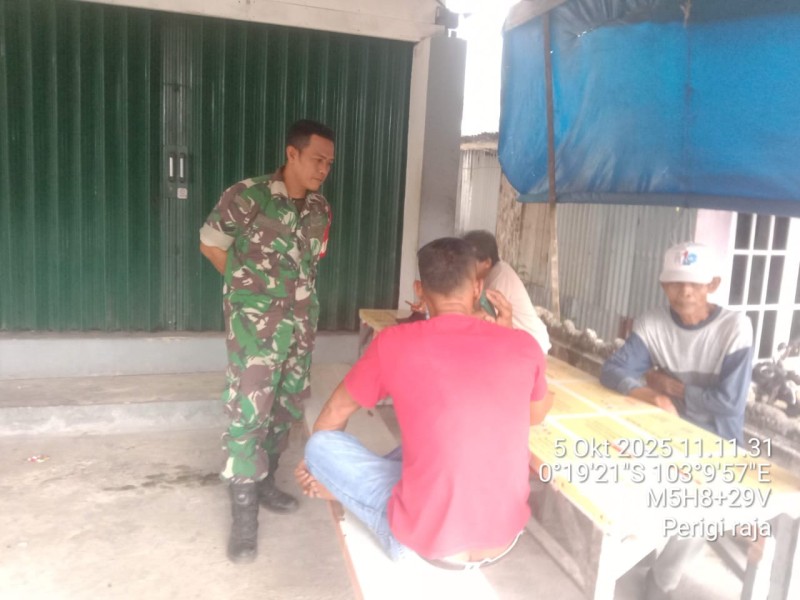 Babinsa Koramil 04/Kuindra Himbau Masyarakat Jaga Keamanan dan Ketentraman