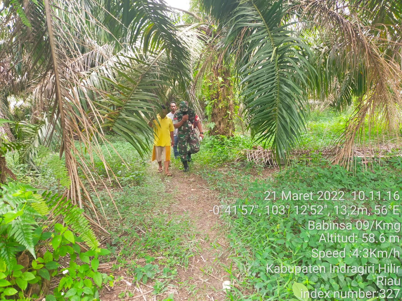 Babinsa Koramil 09/Kemuning, Serda Darmadi Menghimbau Warga Untuk Tidak Membuka Lahan