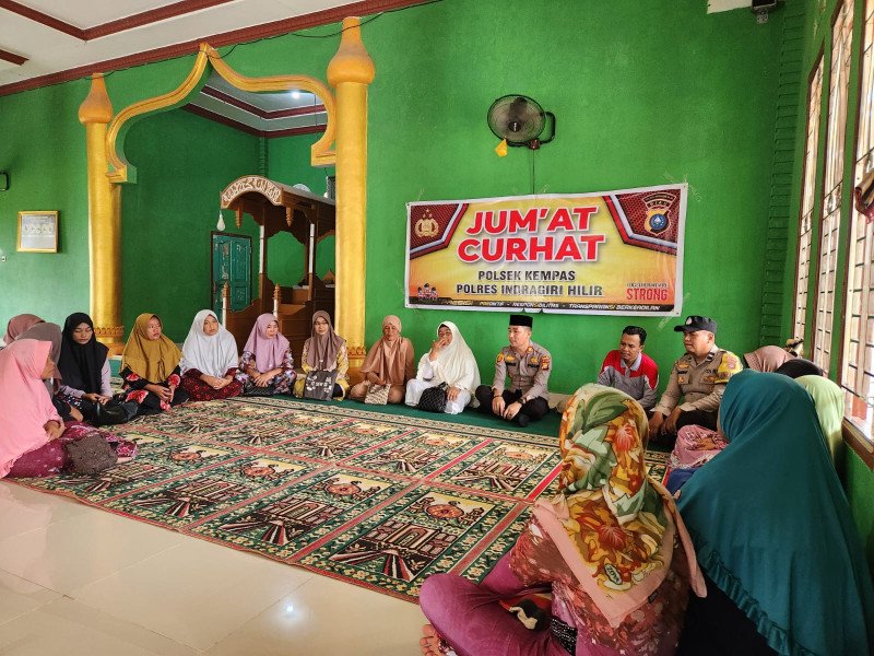 Kapolsek Kempas Jumat Curhat bersama Kelompok Yasinan Desa Kulim Jaya Kec. Kempas