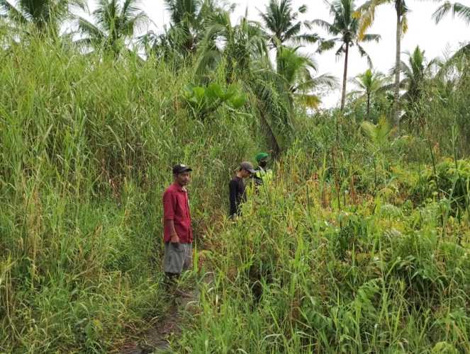 Babinsa Koramil 07/Reteh Rutin Cegah Karhutla Melalui Patroli