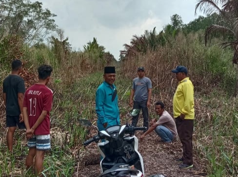 Lurah Teluk Pinang Tinjau Akses Jalan Telaga Musim