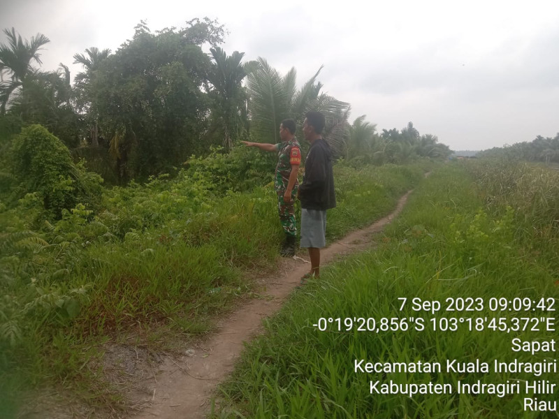 Babinsa Koramil 04/Kuindra Turun Ke Wilayah Untuk Sosialisasi dan Patroli Rutin Karlahut