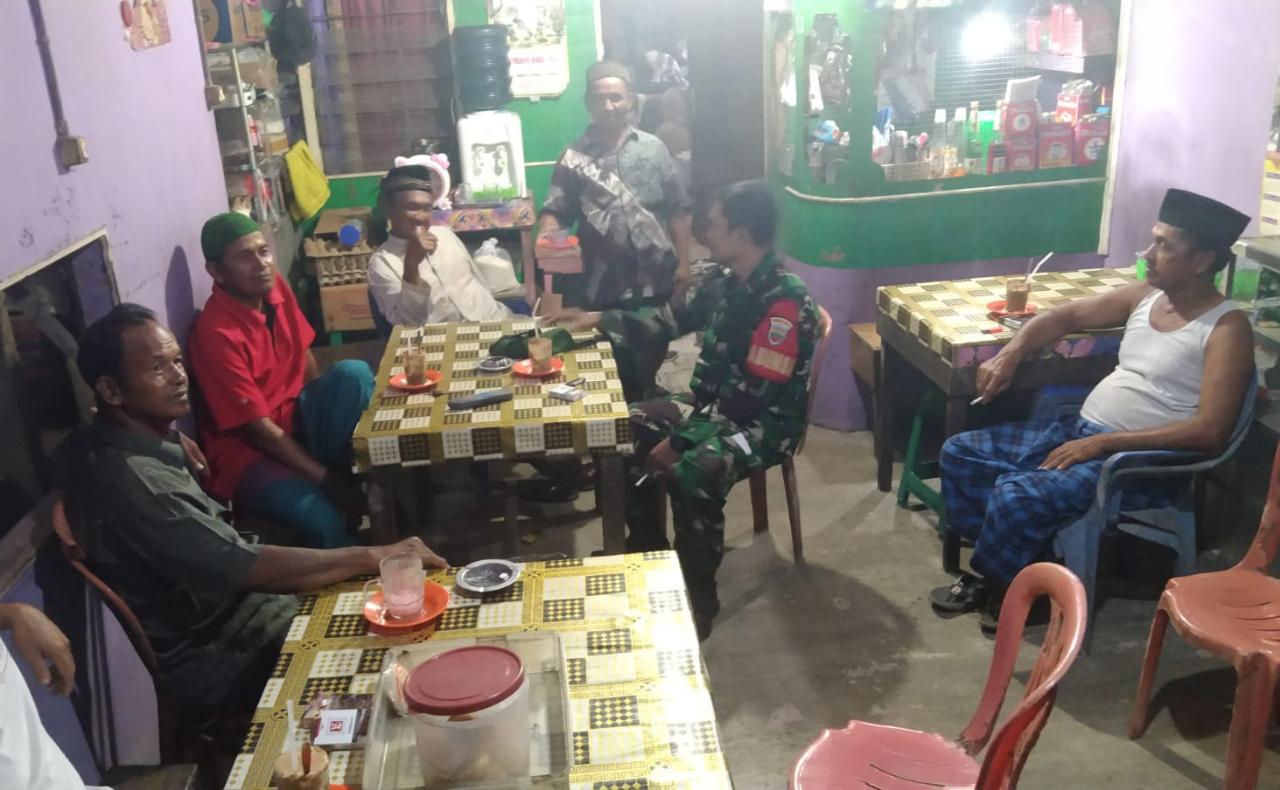 Menyambut Bulan Suci Ramadhan, Babinsa 03/Tempuling Komsos Dengan Tomas Desa Danau Pulai Indah