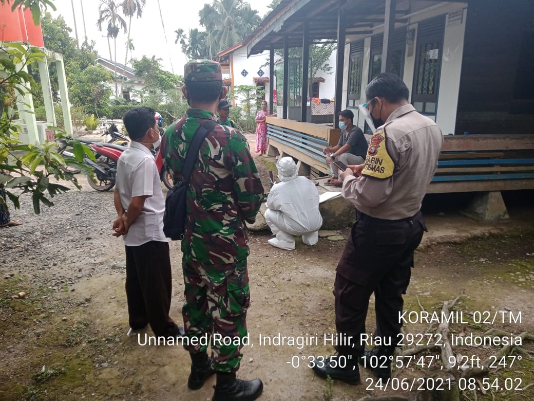 Serda Darno Dampingi Petugas Puskesmas Lakukan Contact Tracking