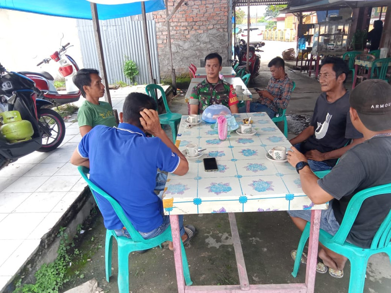 Babinsa Koramil 03/Tpl Komsos Dengan Warga, Jaga Sinergitas Aparat Dengan Warga Binaan