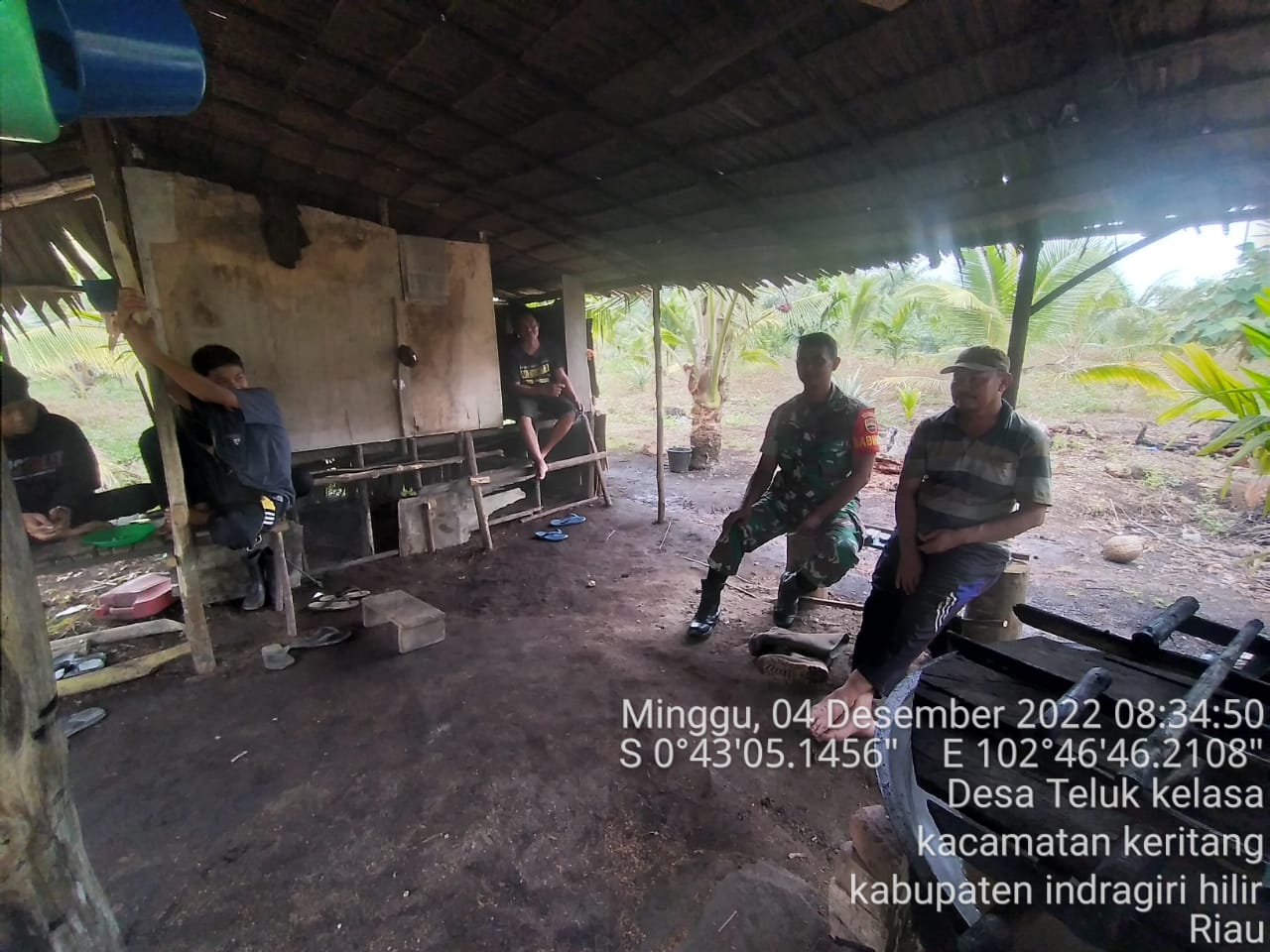 Babinsa Koramil 09/Kemuning Aktif Laksanakan Komsos