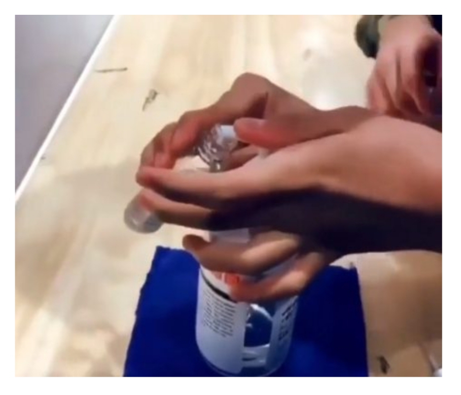Viral Video 6 Remaja Habiskan Handsanitizer di Pusat Perbelanjaan Tanpa Rasa Bersalah