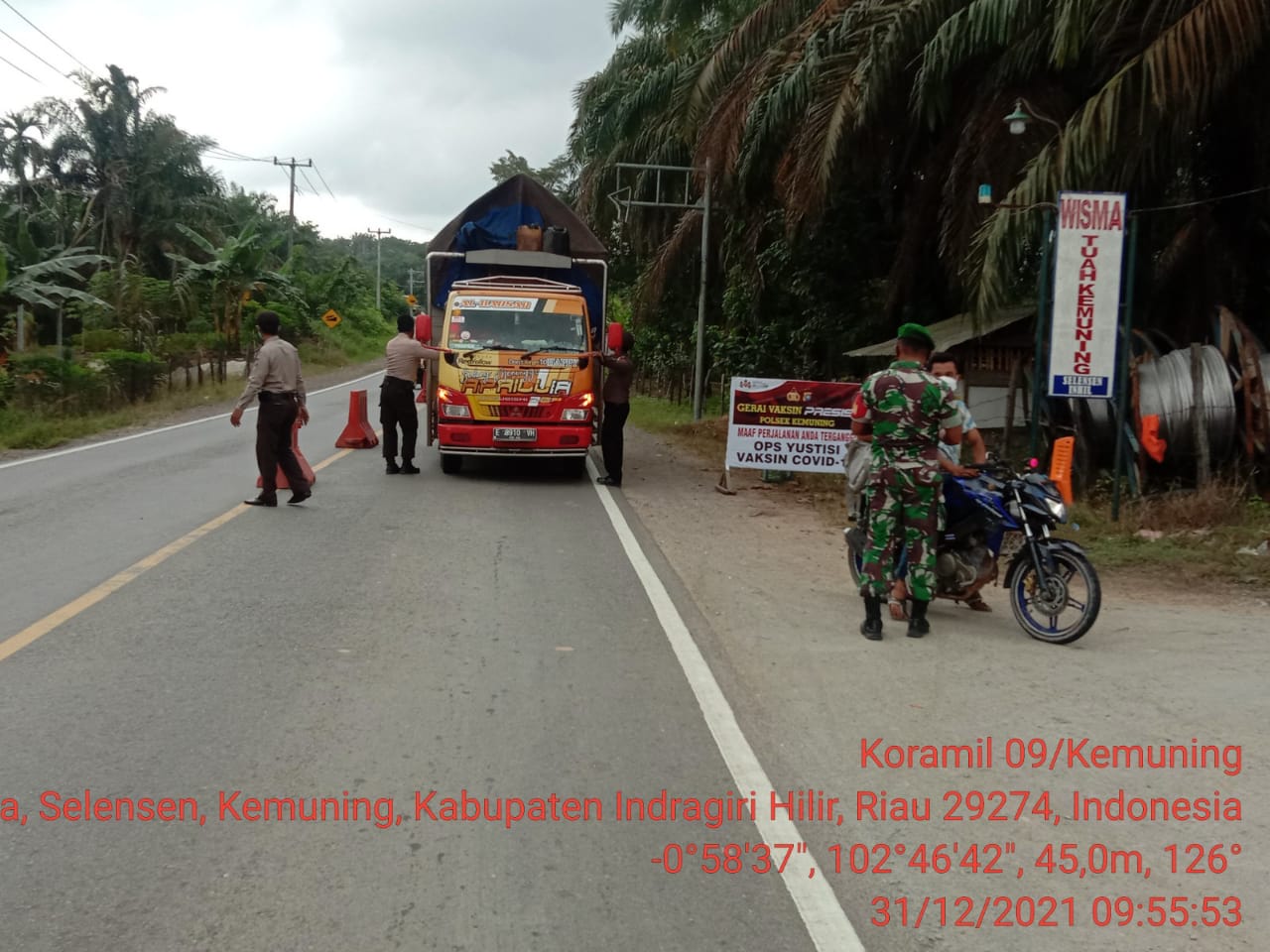Penegakan Protkes di Perbatasan Riau-Jambi Digencarkan Babinsa 09/Kemuning