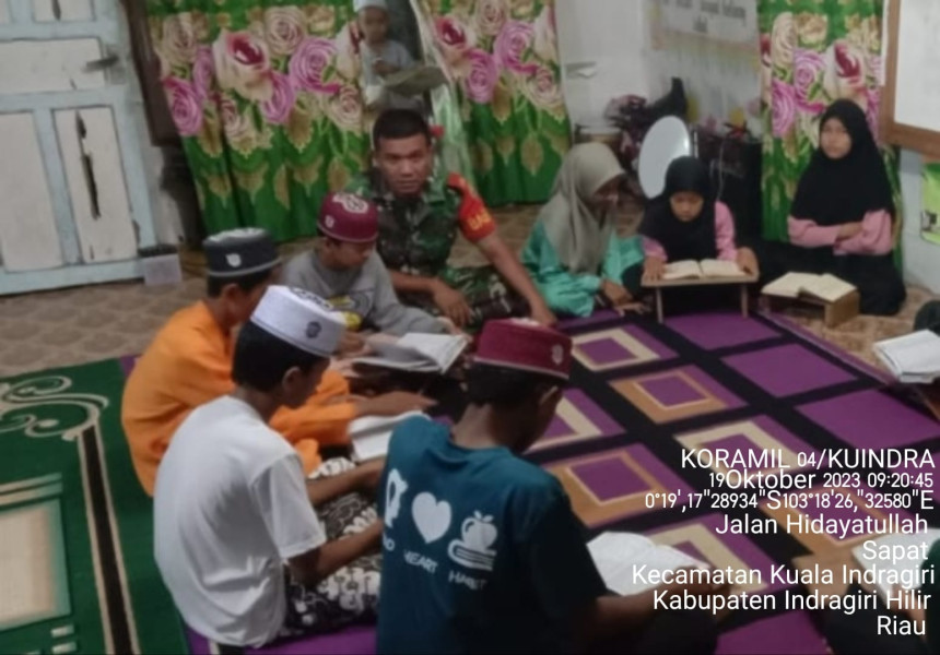 Kepada Anak-anak Tahfidz, Babinsa Koramil 04/Kuindra Berupaya Untuk Menjaga Pengajian Rutin