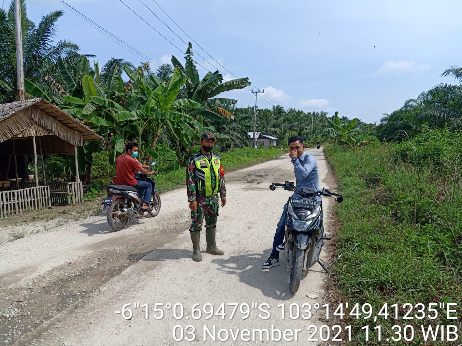 Babinsa Kopda Sihabudin Ingatkan Pentingnya Terapkan Protkes kepada Masyarakat