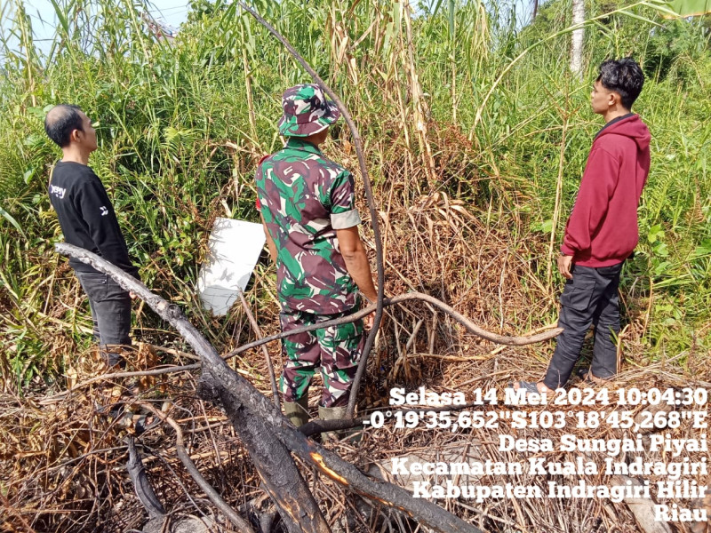 Babinsa Koramil 04/Kuindra Giat Lakukan Pencegahan Karhutla di Binaan Bersama Warga Binaan
