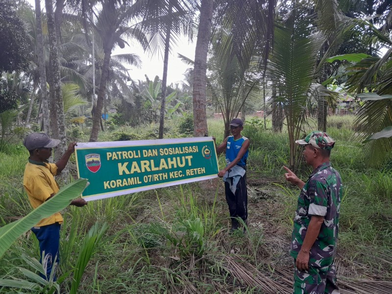 Bersama Masyarakat, Babinsa Koramil 07/Reteh Gencarkan Patroli Karhutla