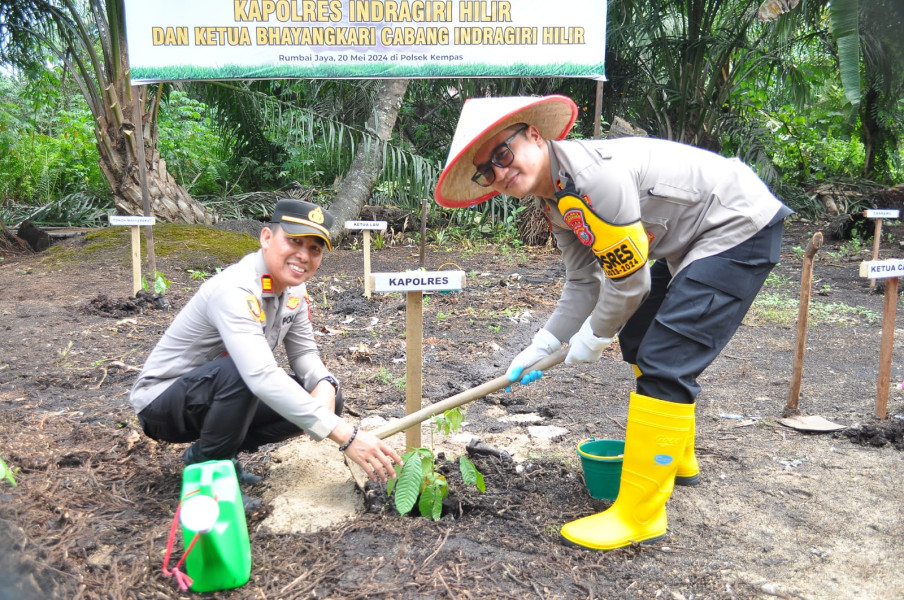 Kepolsek Kempas Beserta Jajaran Dan Bhayangkari Sambut Kapolres Inhil Dalam Kunjungan Kerja
