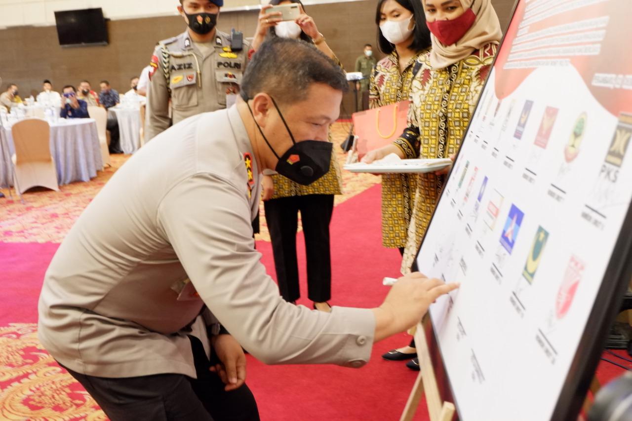 Wujudkan Pilkada Aman Damai, Kapolda Riau Inisiasi Deklarasi Bersama Parpol 