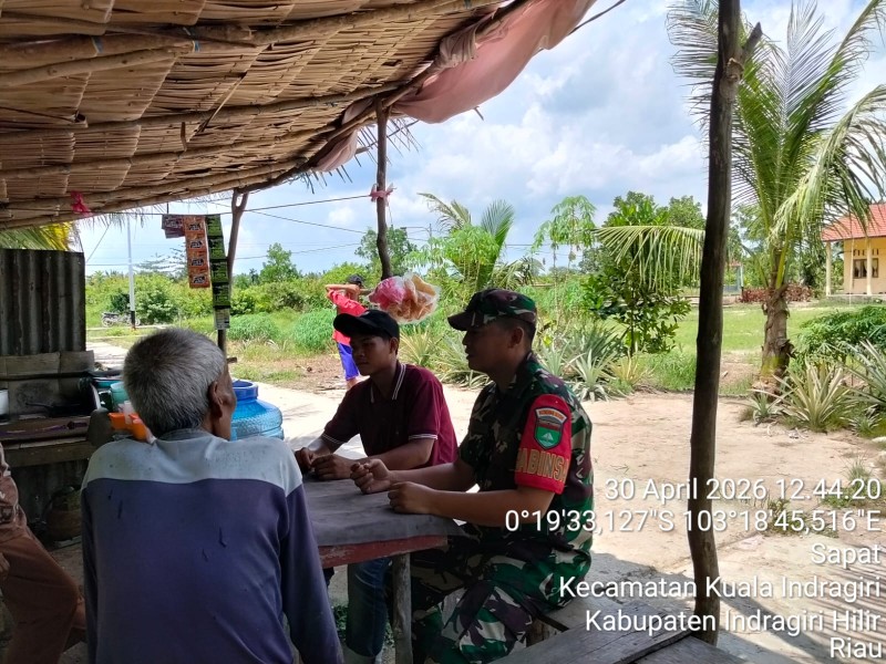 Komsos di Sapat, Babinsa Ali B. Harahap: Jalin Keakraban, Rawat Cinta Tanah Air di Desa Binaan