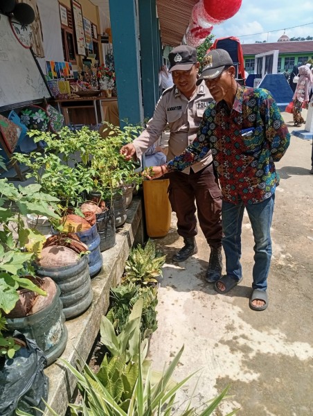 Dari SMPN 2 Enok, Polsek Enok Kawal Program Asta Cita Presiden Lewat Pekarangan