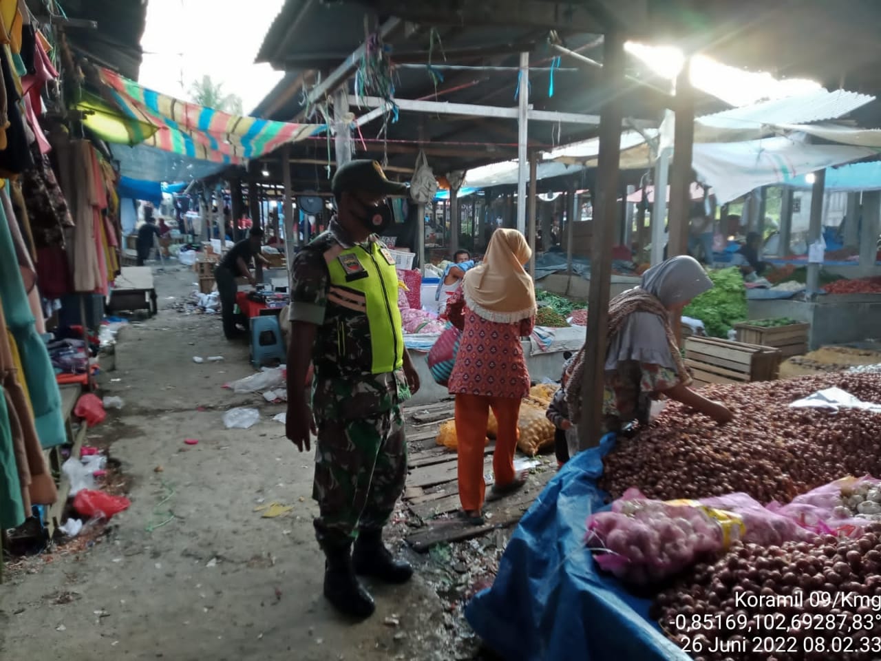 Koramil 09/Kemuning Tetap Lakukan Sosialisasi dan Penegakan Disiplin Prokes di Desa Sekayan