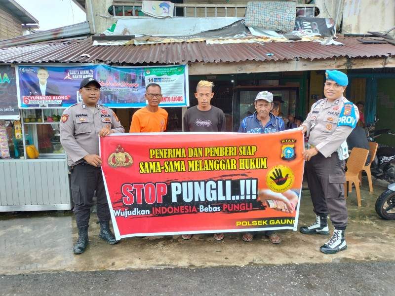 Personel Polsek Guang Sosialisasi STOP Pungli