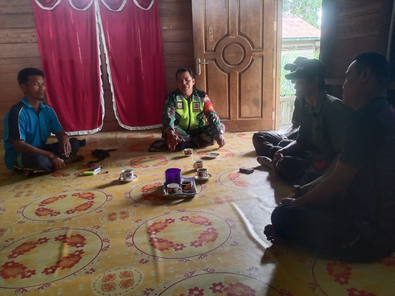 Jalin Silaturahmi Bersama Warga, Kadus dan RT/RW Oleh Babinsa Koramil 09/Kemuning