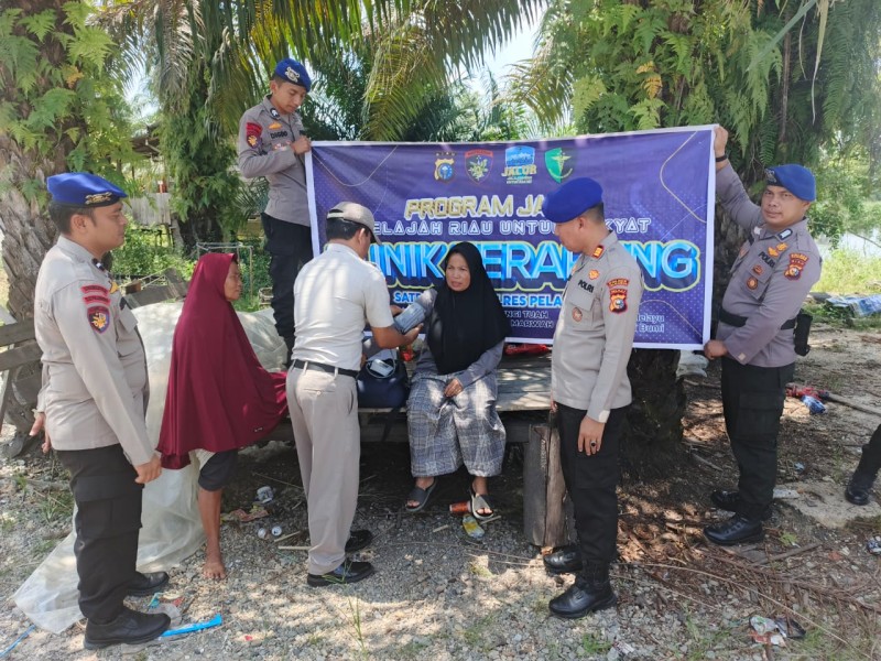Sat Polairud Polres Pelalawan Jalin Komunikasi Intensif dengan Warga Pesisir Melalui Program JALUR di Desa Kemang Sat Polairud Polres Pelalawan Jalin Komunikasi Intensif dengan Warga Pesisir Melalui Program JALUR di Desa Kemang