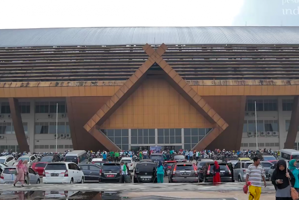 Retribusi Stadion Utama Riau Lebihi Target
