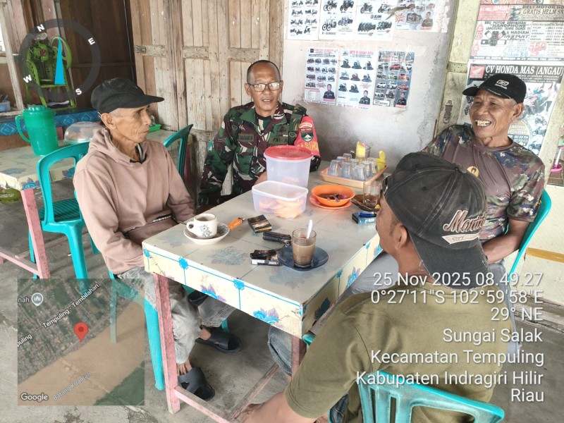 BABINSA SERTU ICHLAS MANALU LAKSANAKAN KOMSOS SDM BERSAMA WARGA KAMPUNG PANCASILA