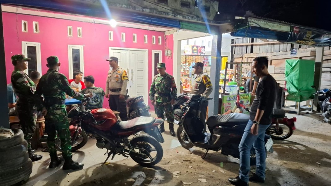 Babinsa Koramil 03/TPL Gencar Patroli Siskamling, Sinergitas TNI-Polri di Kempas Ditingkatkan