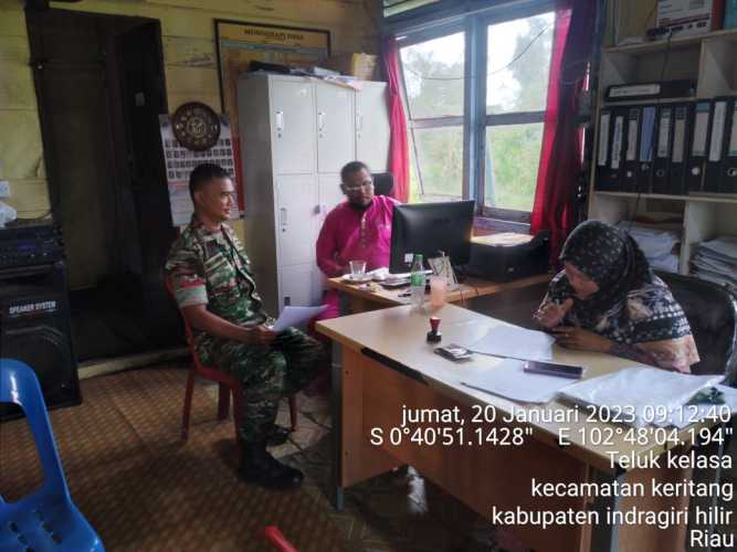 Lihat Perkembangan Desa Bersama Babinsa Koramil 09/Kemuning