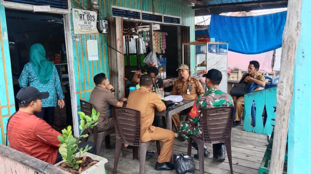 Babinsa Koramil 07/Reteh Laksanakan Pengawasan SDM di Desa Kuala Pata Parang