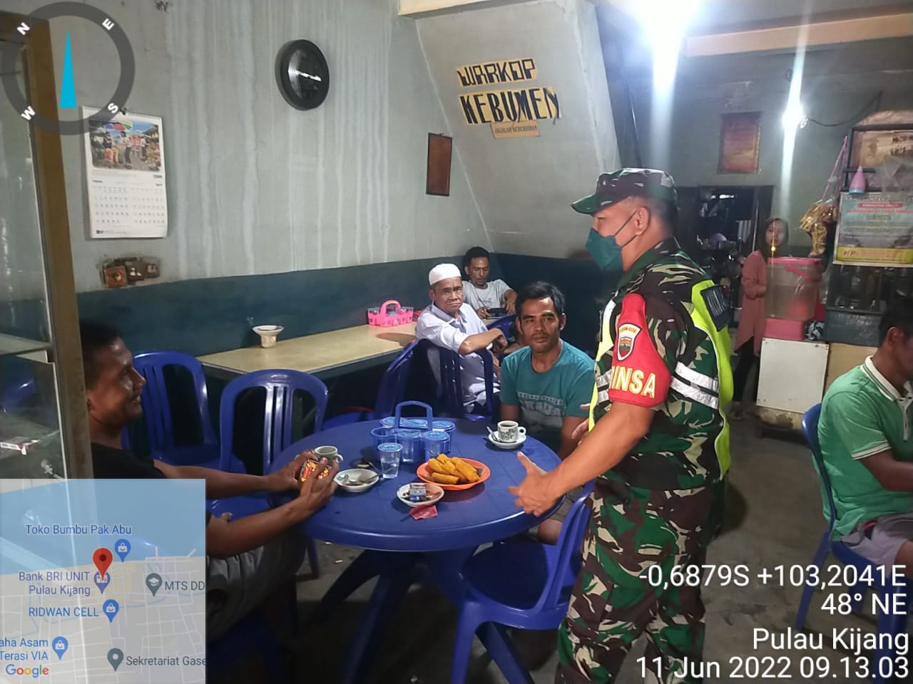 Pengecekan Prokes Terhadap Penumpang Pelabuhan LKMD Oleh Koramil 07/Reteh