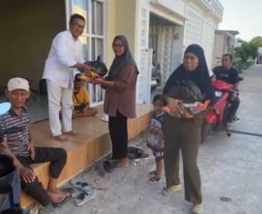 Ketua RT 004 Glory Tanjung Baru Periode 2025-2030, Ringankan Beban Warga Lewat Sembako Ketua RT 004 Glory Tanjung Baru Periode 2025-2030, Ringankan Beban Warga Lewat Sembako