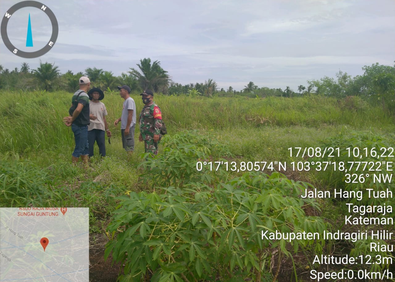 Babinsa Sertu J Pasaribu Lakukan Patroli Karhutla di Kelurahan Tagaraja Bersama Masyarakat