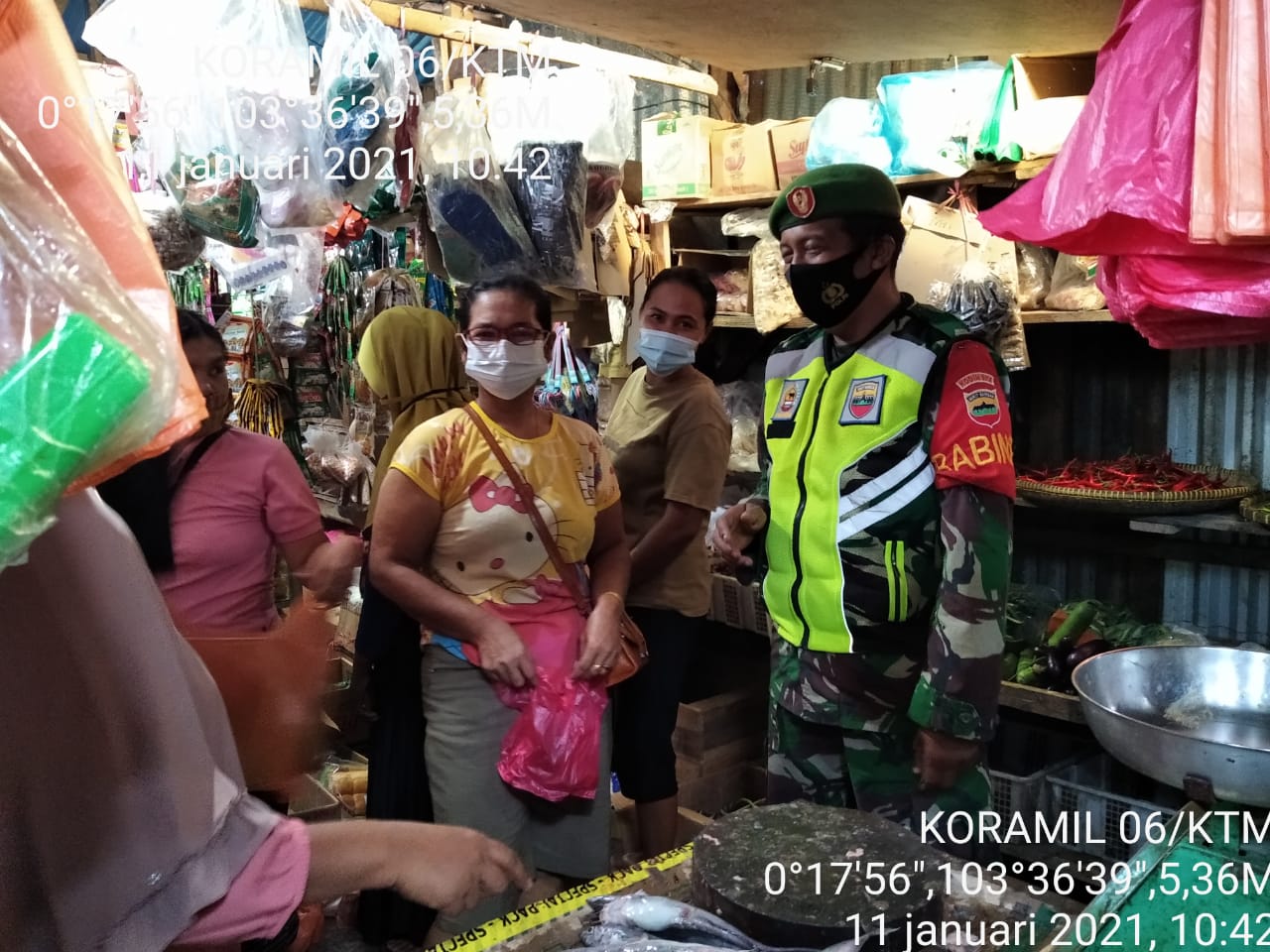 Praka Ferry Ingatkan Protkes ke Pengunjung Pasar PT Sambu